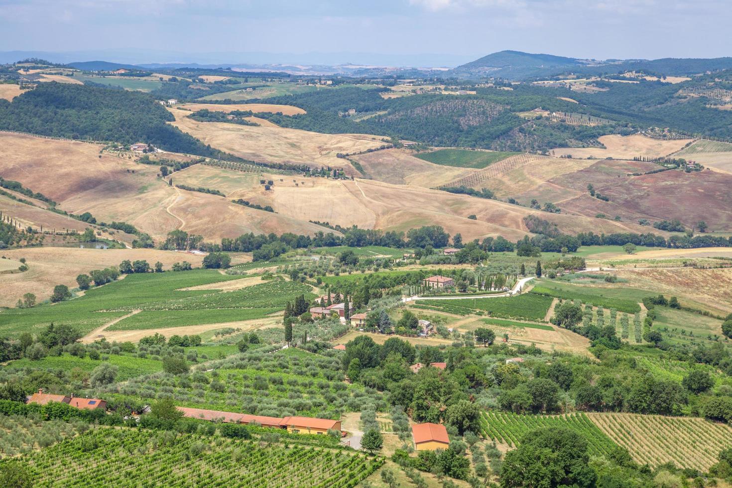 Toscane, Italië, 2020 - luchtfoto van een landschap gedurende de dag foto