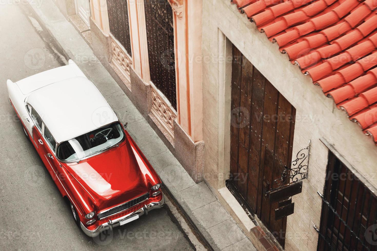 retro auto geparkeerd Aan Havana stad straat foto