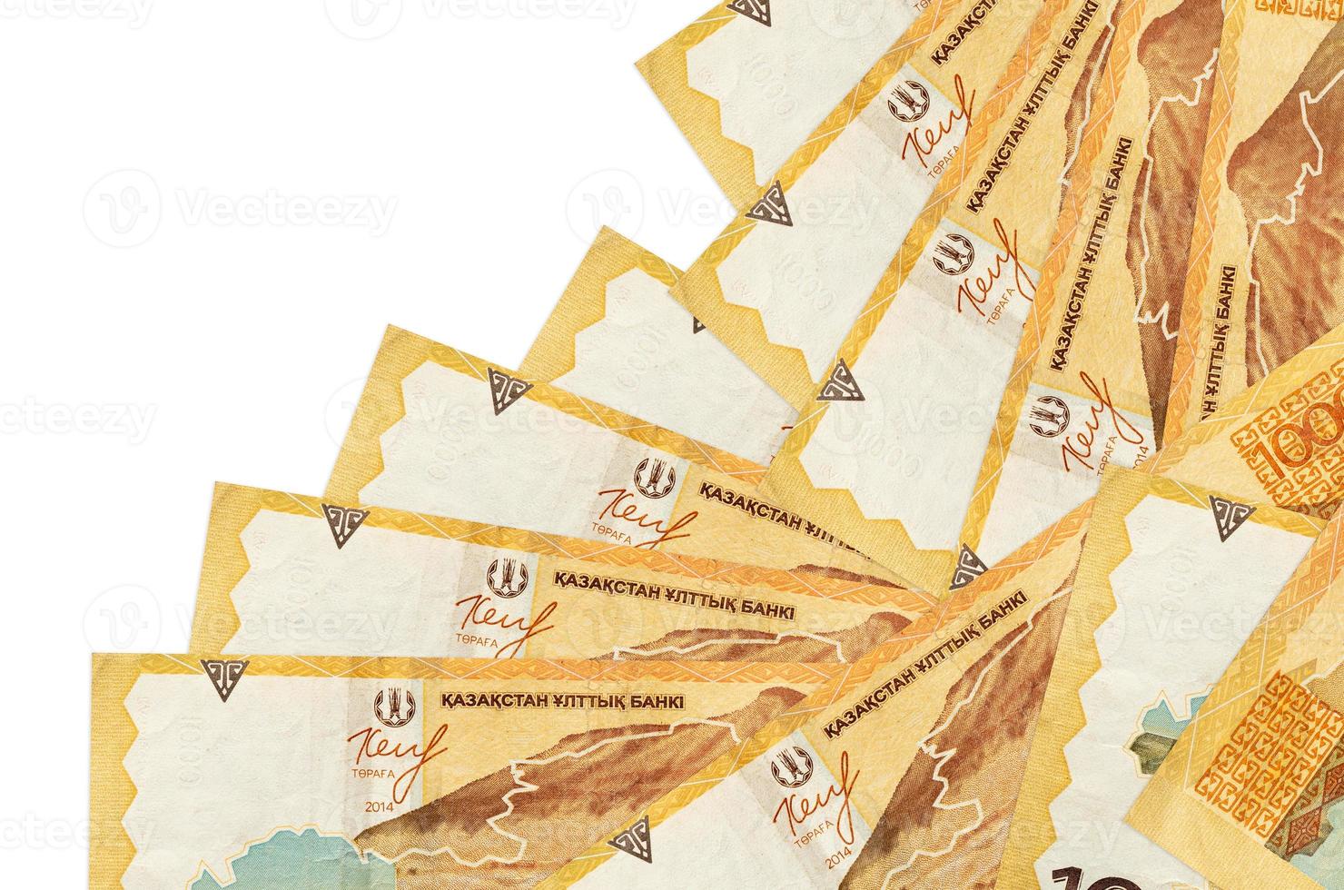 1000 Kazachstani tenge rekeningen leugens in verschillend bestellen geïsoleerd Aan wit. lokaal bank of geld maken concept foto