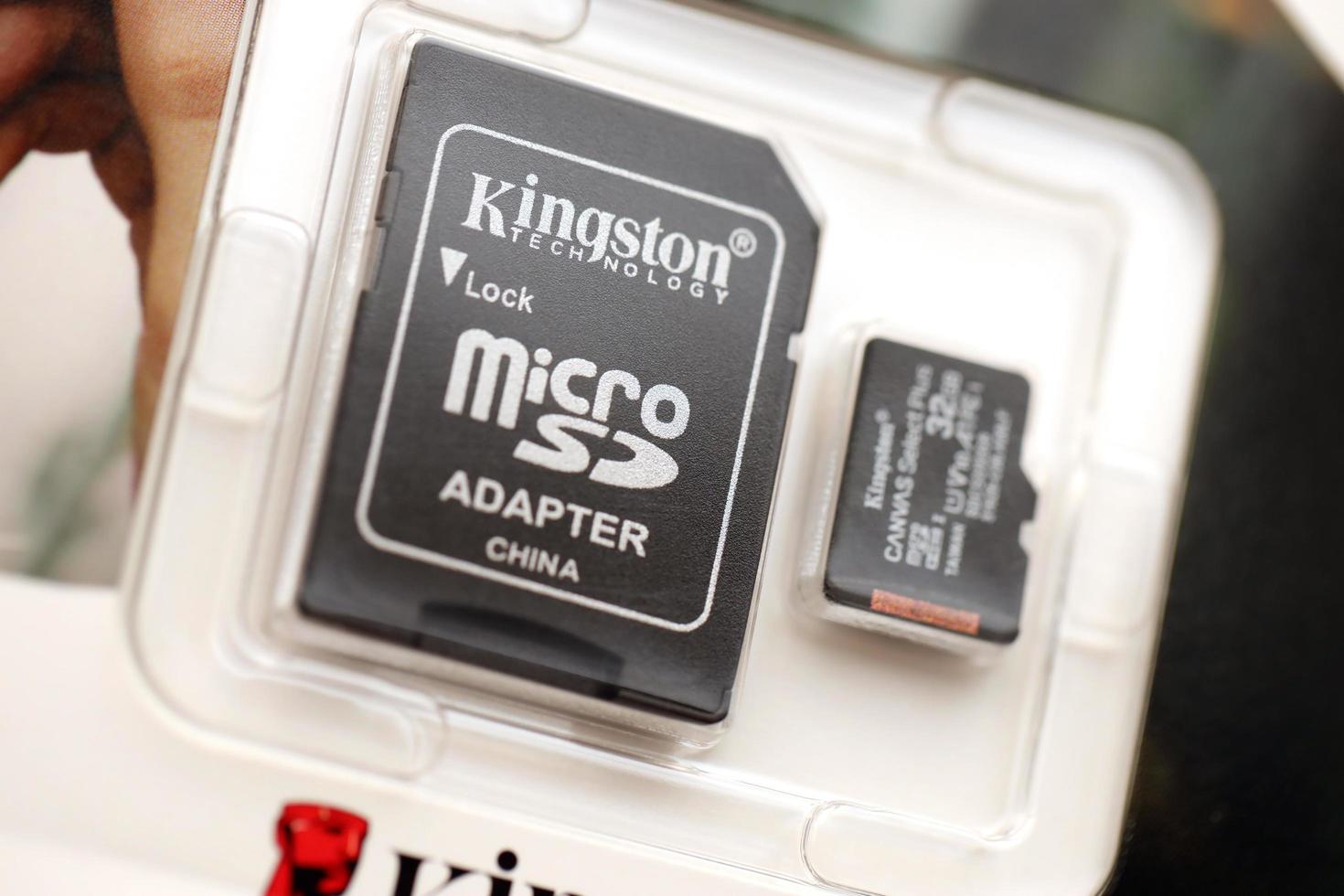 ternopil, Oekraïne - juli 5, 2022 Kingston micro sd 32gb canvas selecteer plus geheugen flash kaart gemonteerd in Taiwan onder de Kingston technologie corporatie foto