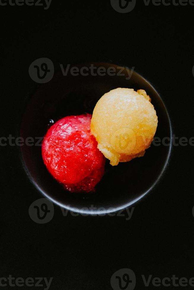 mango en aardbei sorbet foto