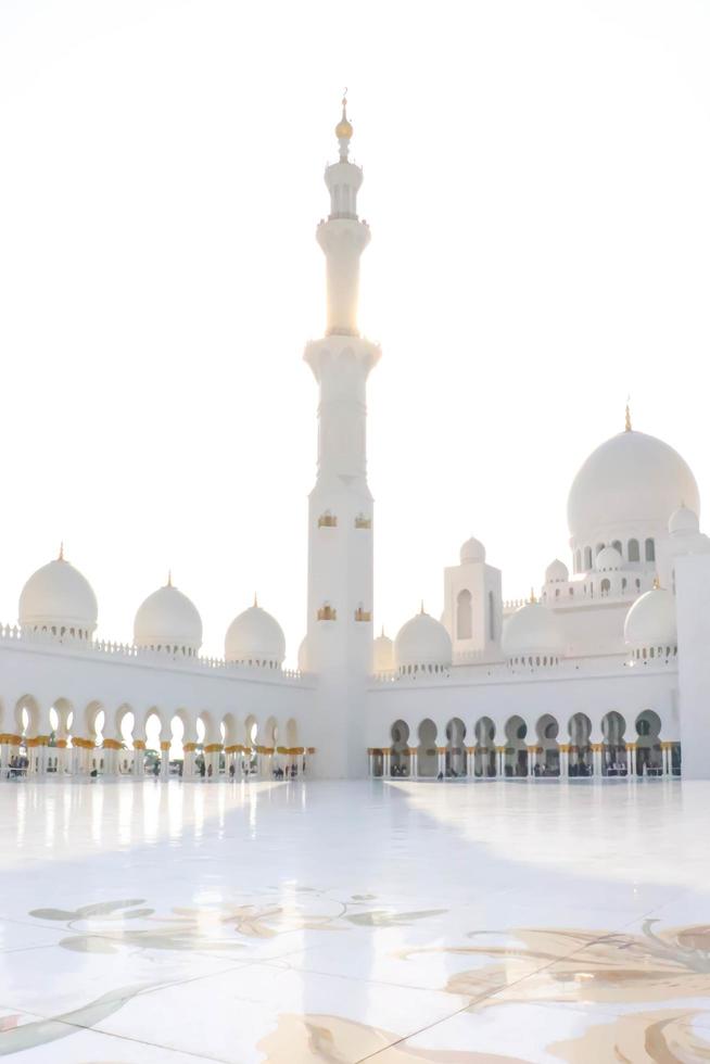 abu dhabi, uae december 27 2018 sjeik zayed moskee. Verenigde Arabisch emiraten, midden- oosten. beroemd mijlpaal. foto