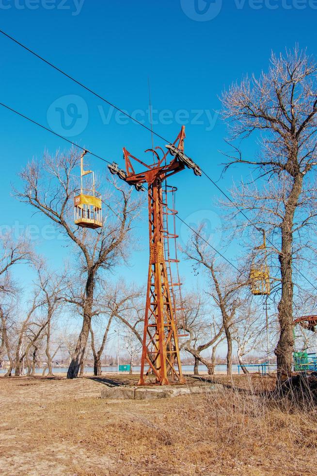 oud kabel auto in dnjepropetrovsk. kabelbaan uitrusting en mechanismen. foto