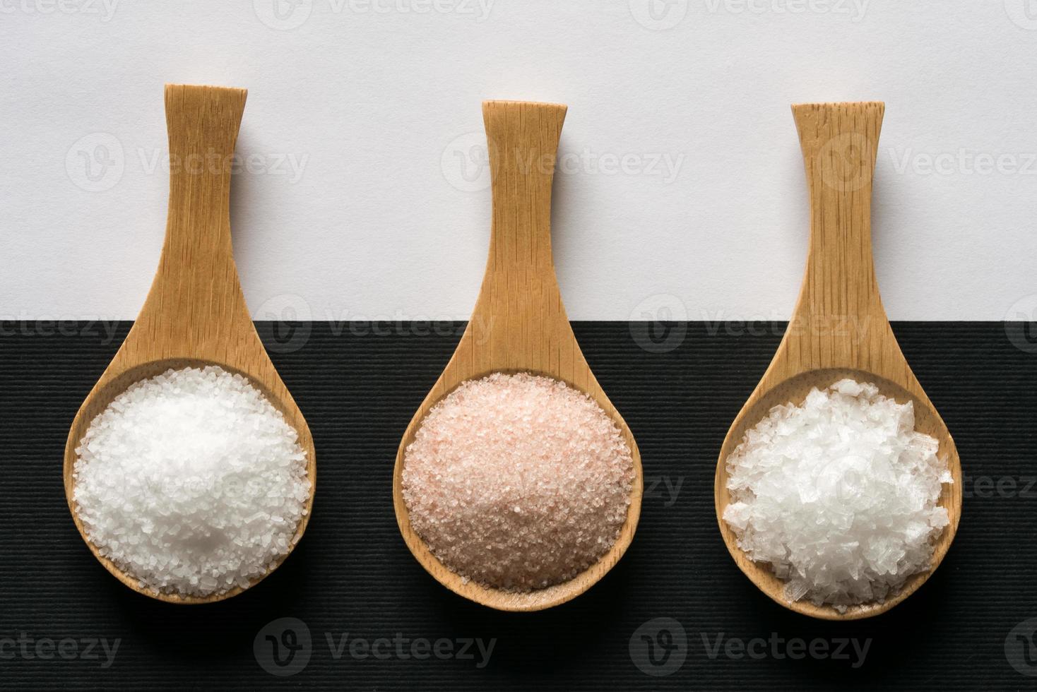 koosjer zout, himalayan zout, en zee zout vlokken foto