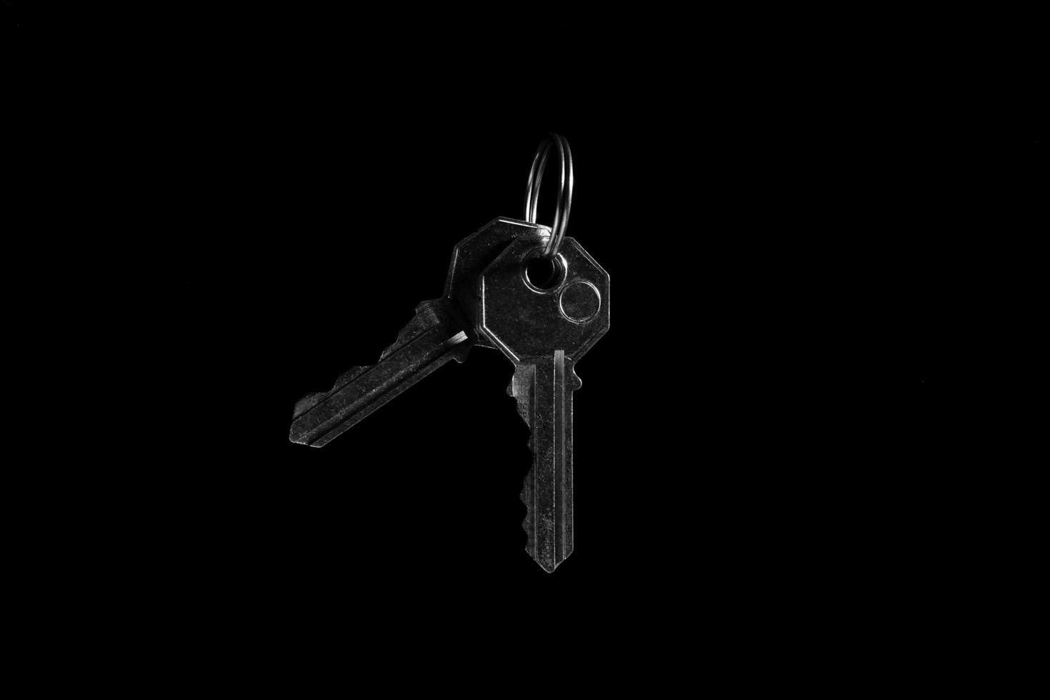 sleutels drijvend in diep ruimte foto