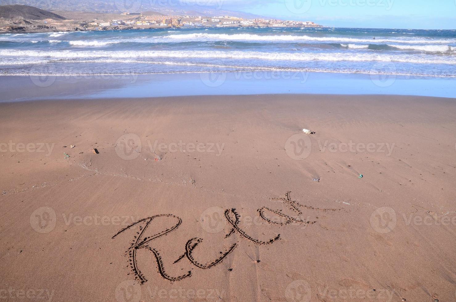 zanderig strand Aan de kanarie eilanden foto