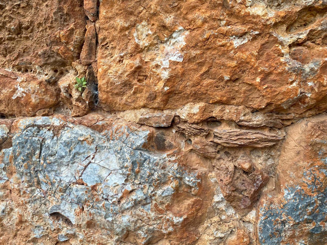 achtergrond, textuur, steen muur van ronde stenen kasseien bakstenen natuurlijk oppervlakte natuurlijk scherp convex ruw steen geplaveide met scheuren foto