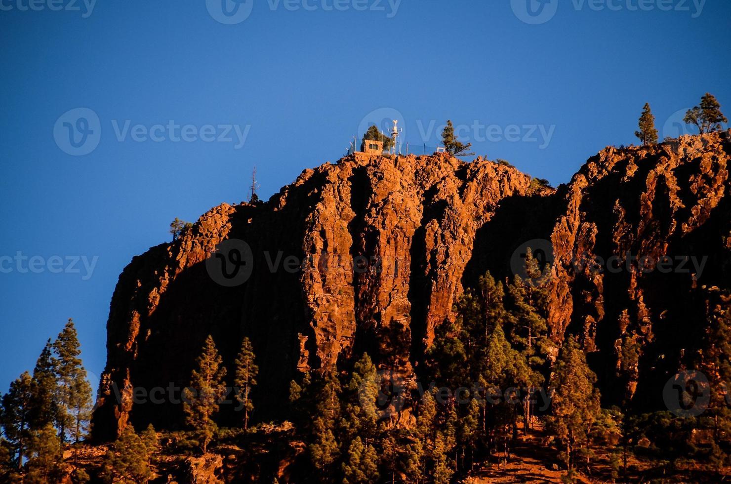 rotsachtig landschap Aan de kanarie eilanden foto