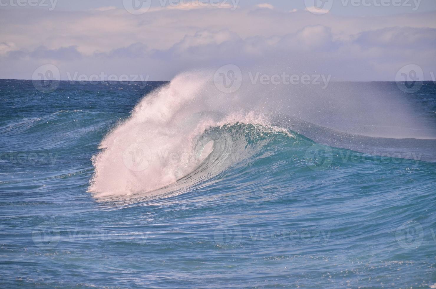 reusachtig zee golven foto