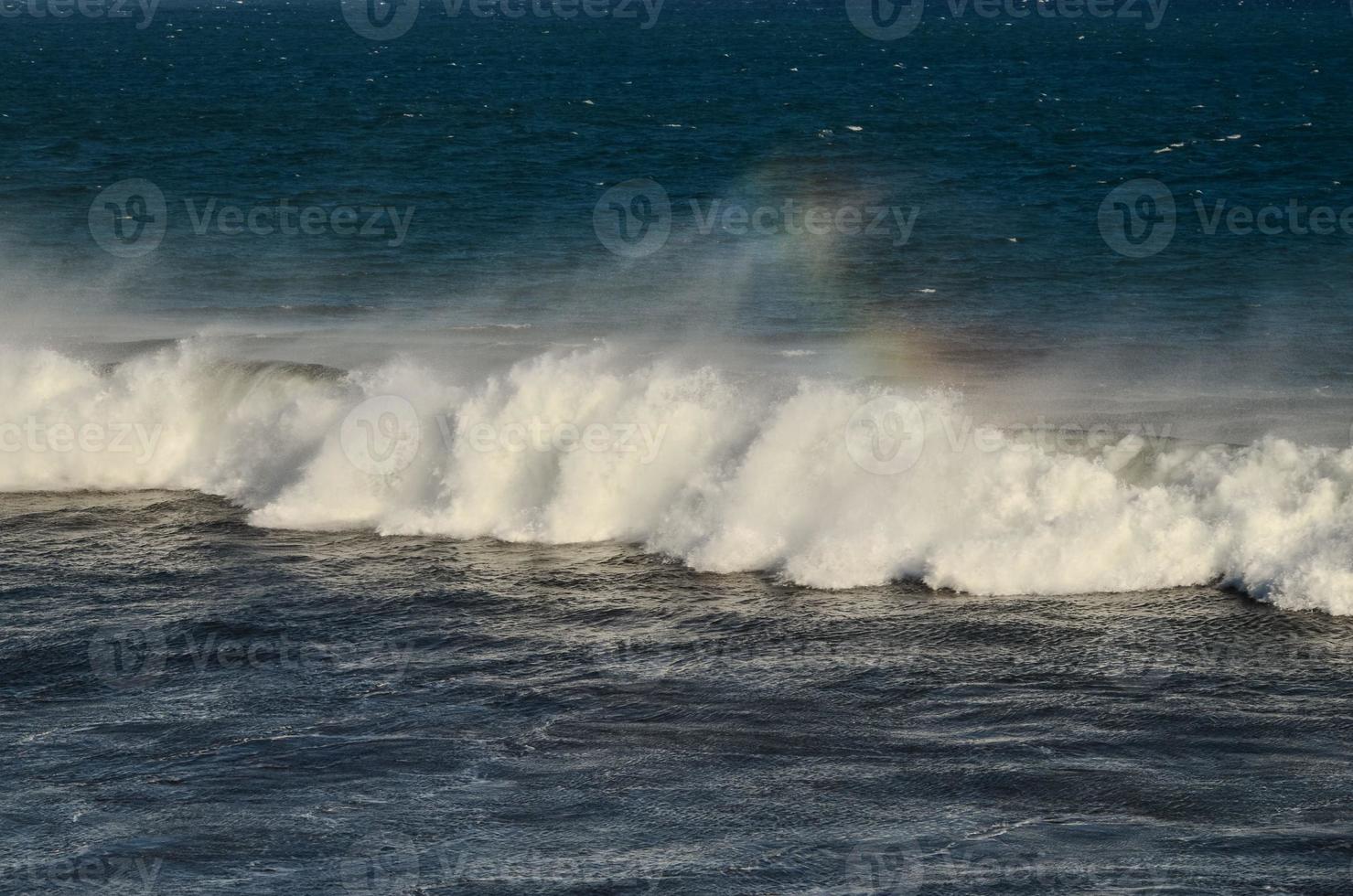 reusachtig zee golven foto