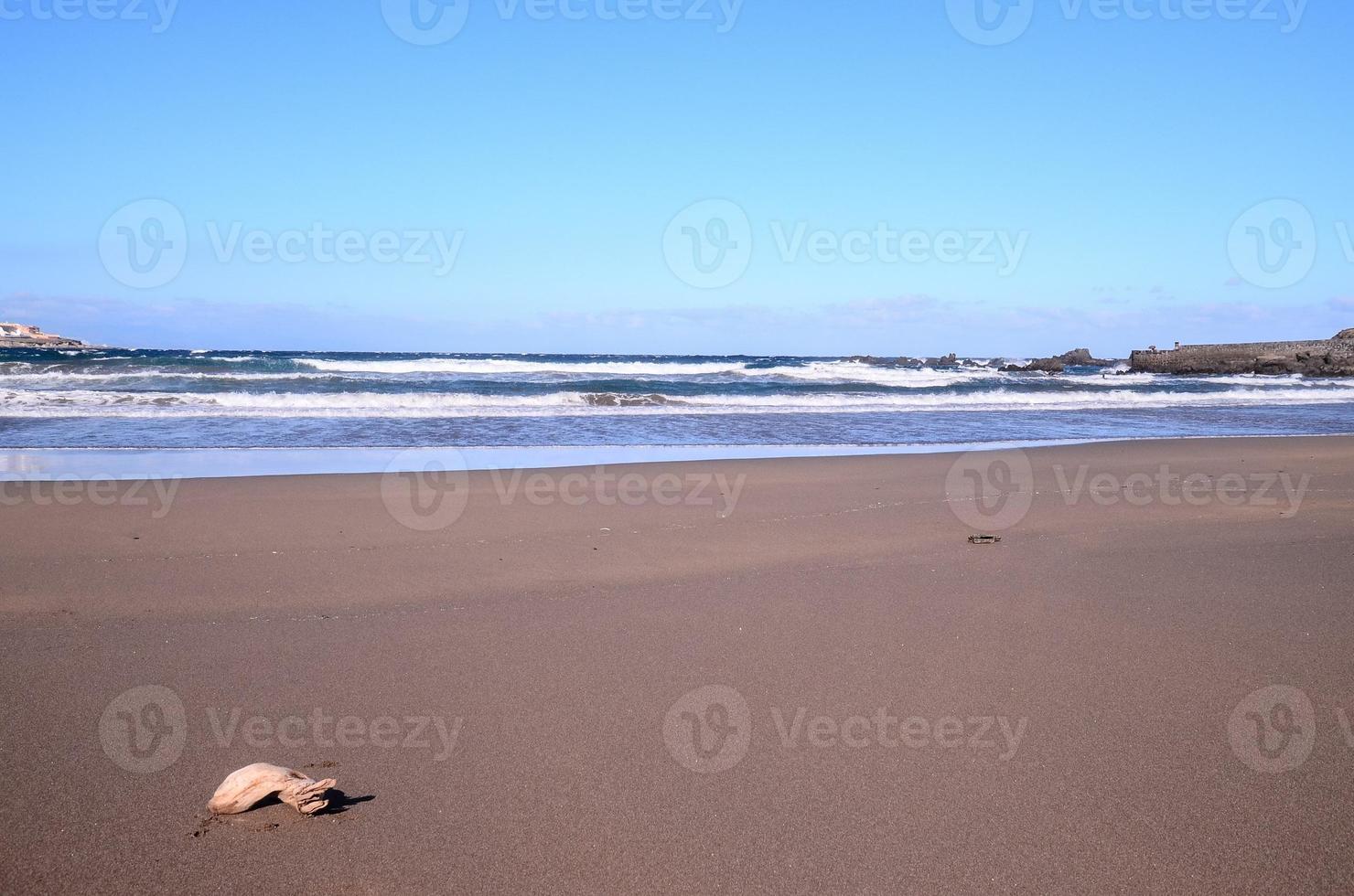 zanderig strand Aan de kanarie eilanden foto