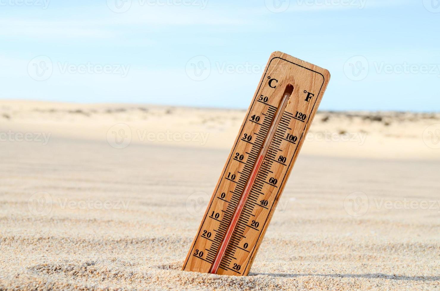 thermometer in zand foto