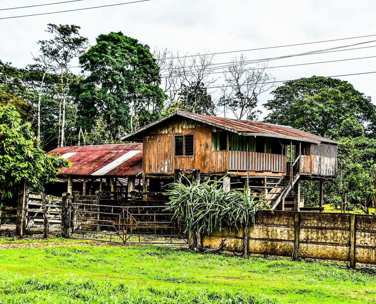 costa rica, 2022 - huis in een dorp foto
