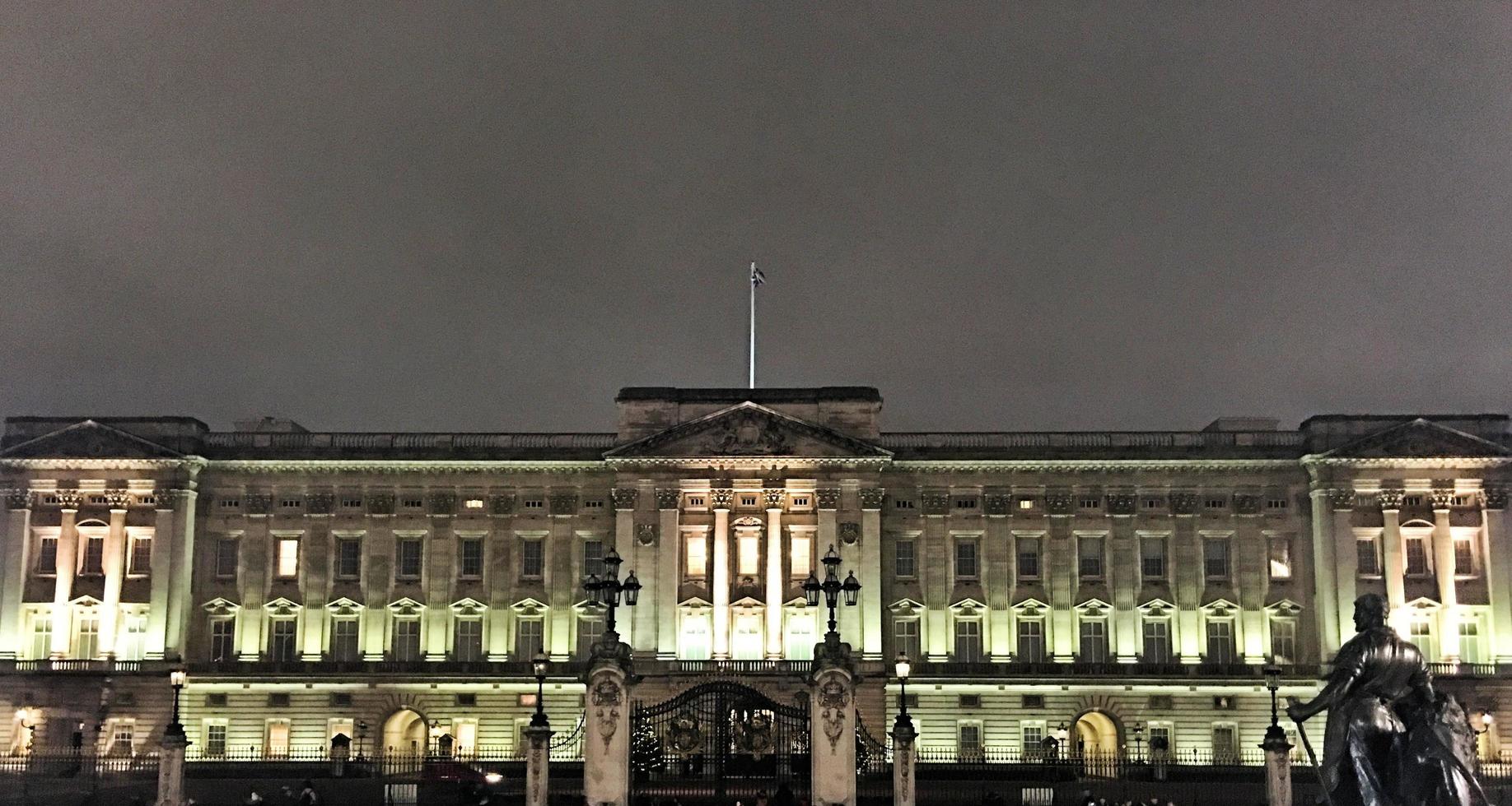Londen in de uk in 2022. een visie van Buckingham paleis foto