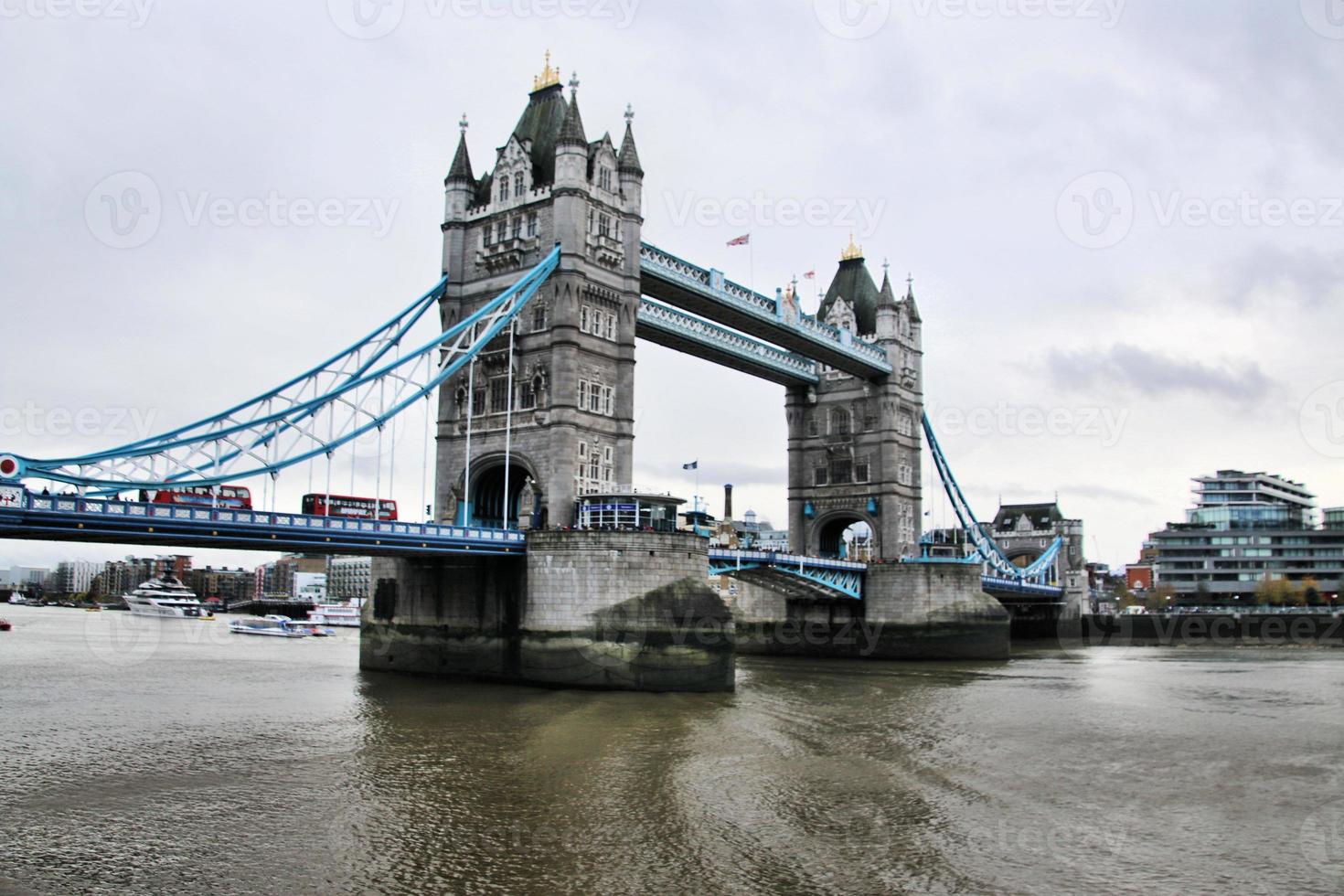 een visie van de rivier- Theems tonen toren brug foto