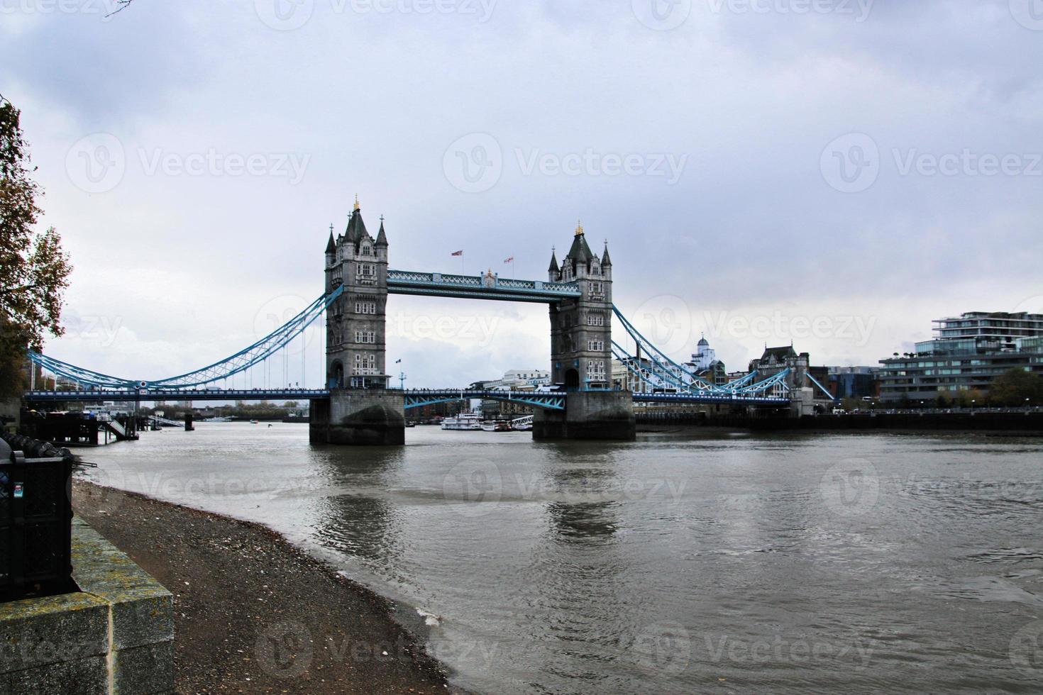 een visie van de rivier- Theems tonen toren brug foto