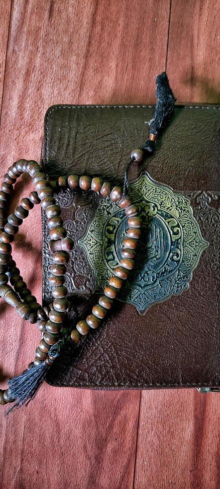 de portret van tasbih en de Koran is heel synoniem met moslims foto