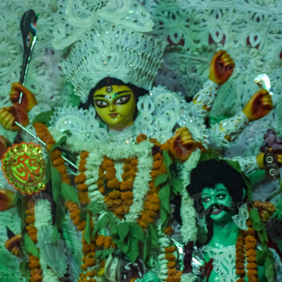 godin durga met traditionele look in close-up zicht op een zuid-kolkata durga puja, durga puja idool, een grootste hindoe navratri-festival in india foto