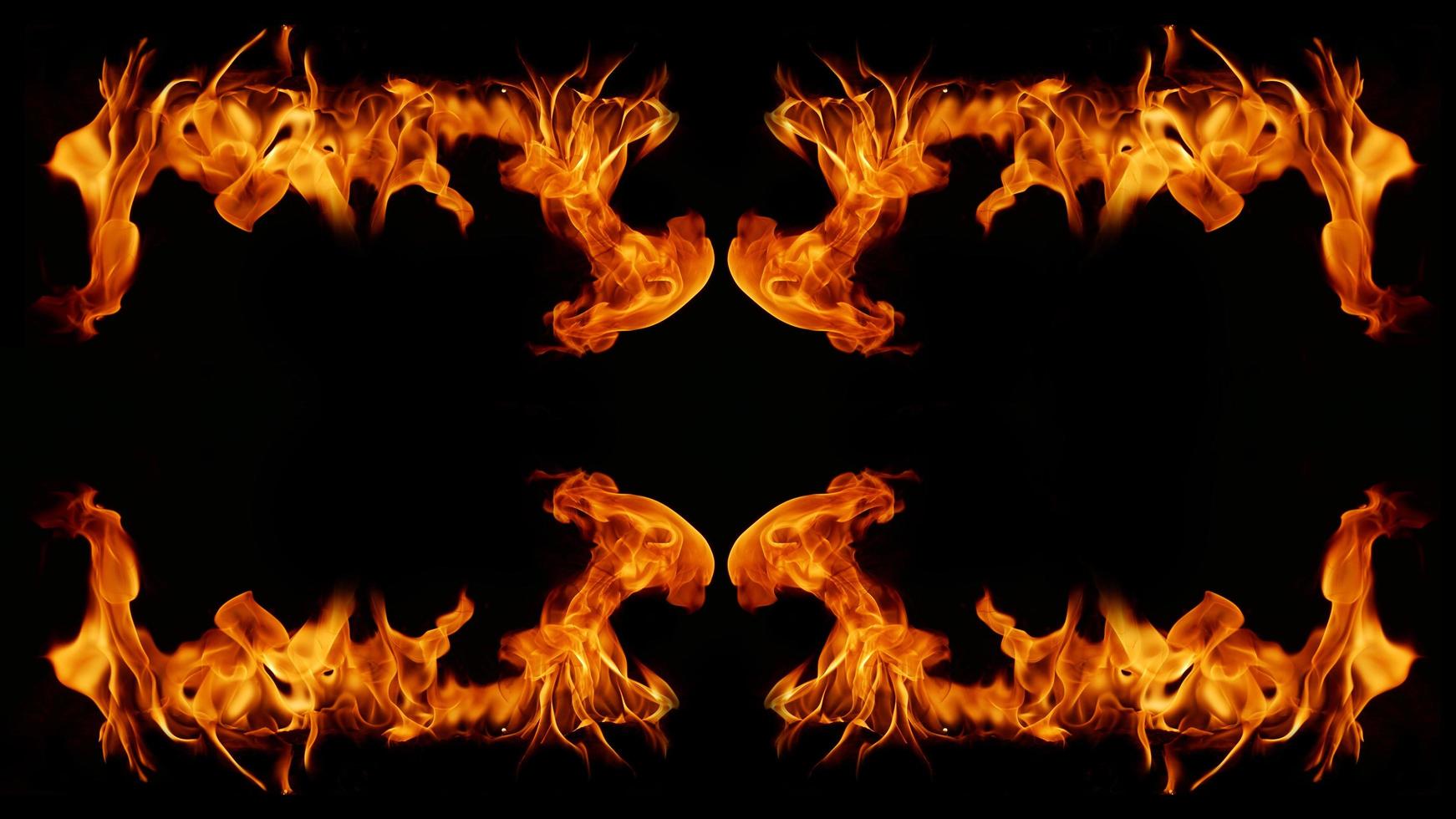 gevaarlijke hete inferno brand vlammen fotolijstjes abstracte vuur pleinen op zwarte achtergrond voor ontwerp. foto