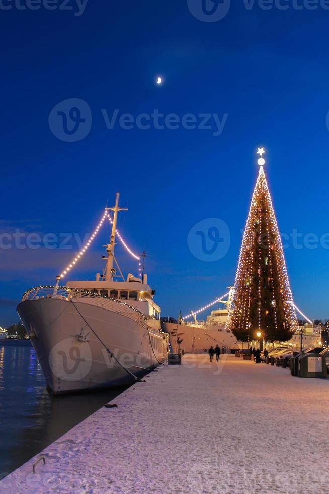 een nacht visie van Stockholm haven foto