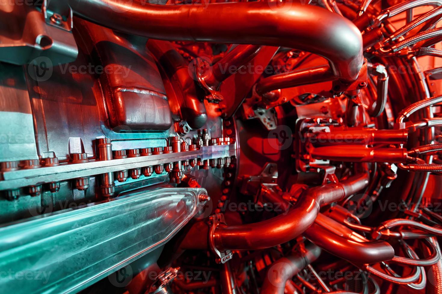 een modern gas- turbine vliegtuig motor in een futuristische rood groen licht. foto