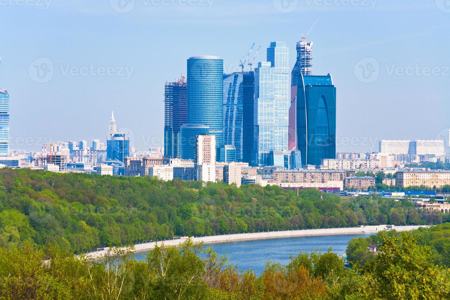 visie van nieuw Moskou stad in voorjaar foto
