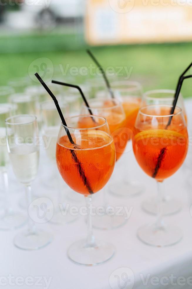 huwelijksglazen voor wijn en champagne foto