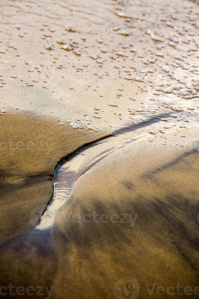 patronen in de strand zand foto