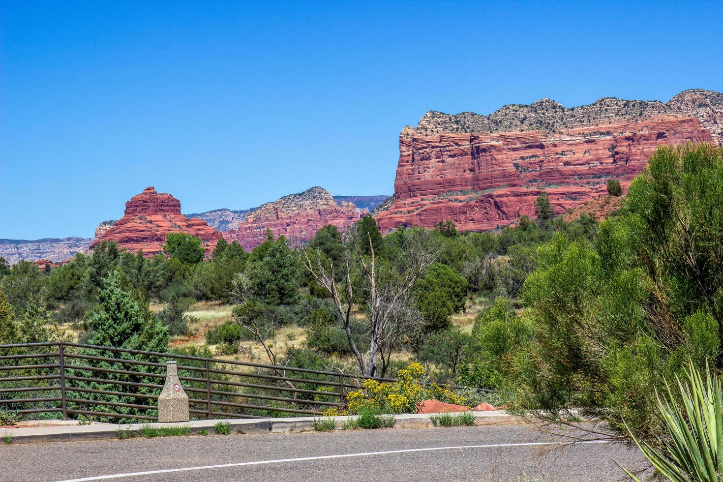 rood rots bergen in de buurt sedona Arizona foto