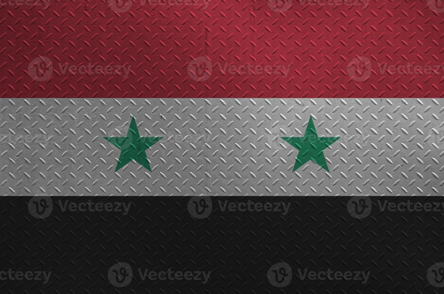 Syrië vlag afgebeeld in verf kleuren Aan oud geborsteld metaal bord of muur detailopname. getextureerde banier Aan ruw achtergrond foto