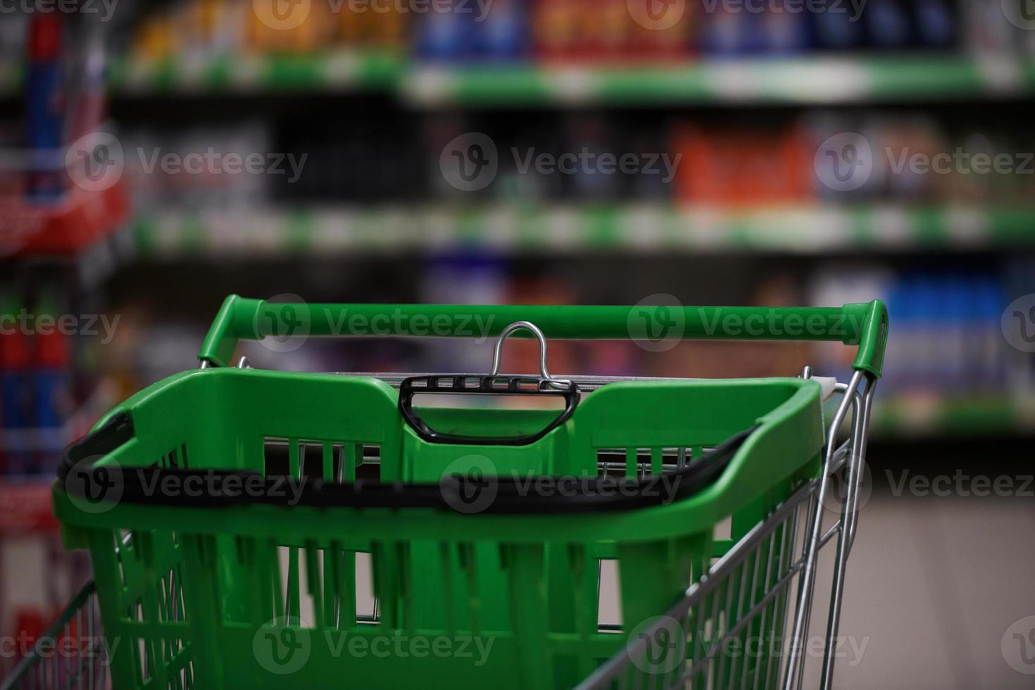 groen boodschappen doen auto in modern markt. beeld focus techniek foto