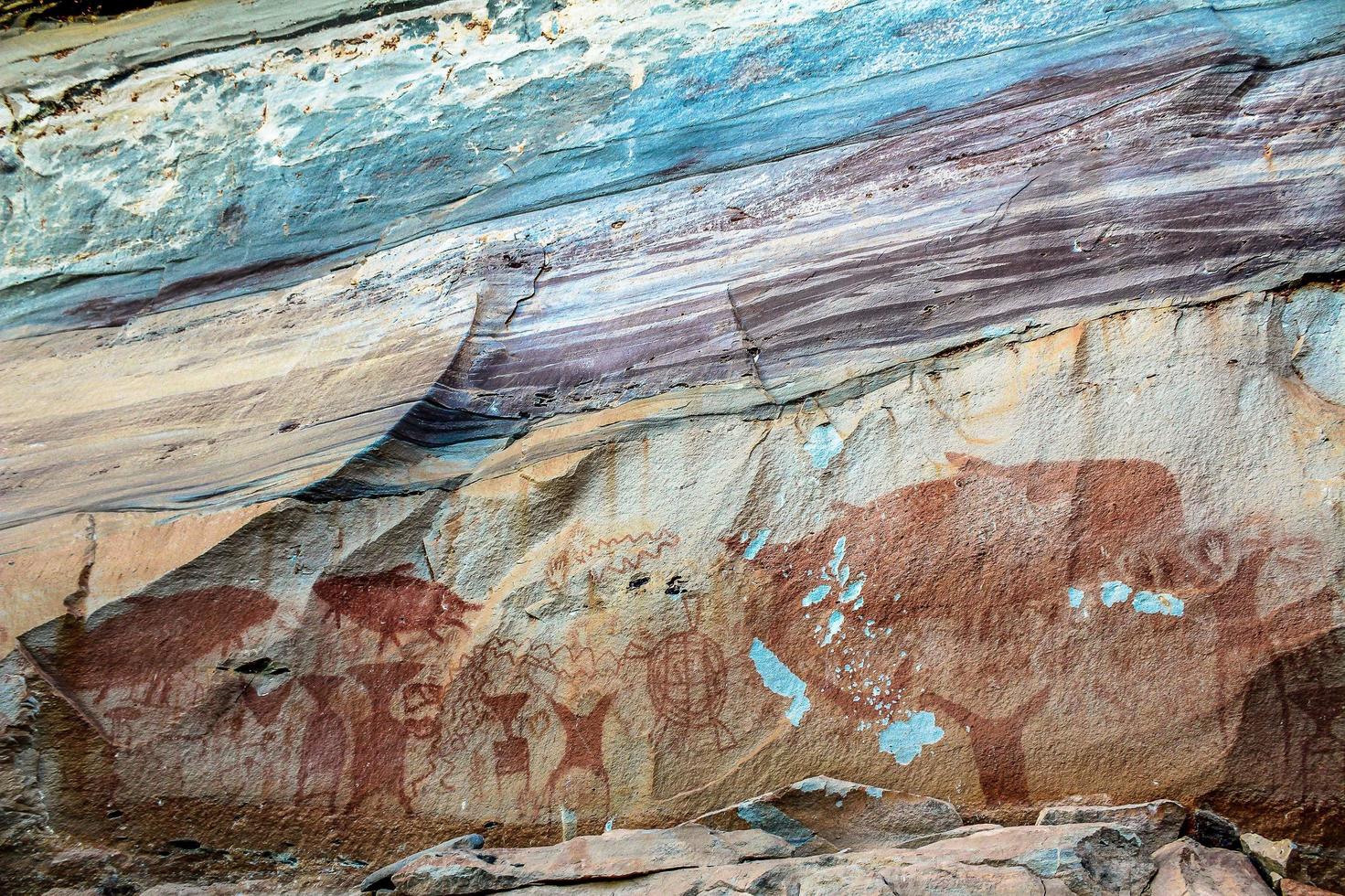 prehistorische rotstekeningen bij pha taem national park foto