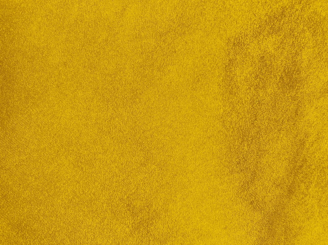 geel fluweel kleding stof structuur gebruikt net zo achtergrond. leeg geel kleding stof achtergrond van zacht en glad textiel materiaal. Daar is ruimte voor tekst. foto