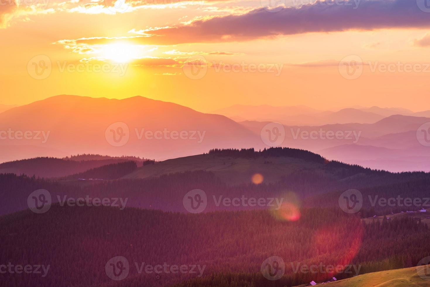 kleurrijk zomerlandschap foto