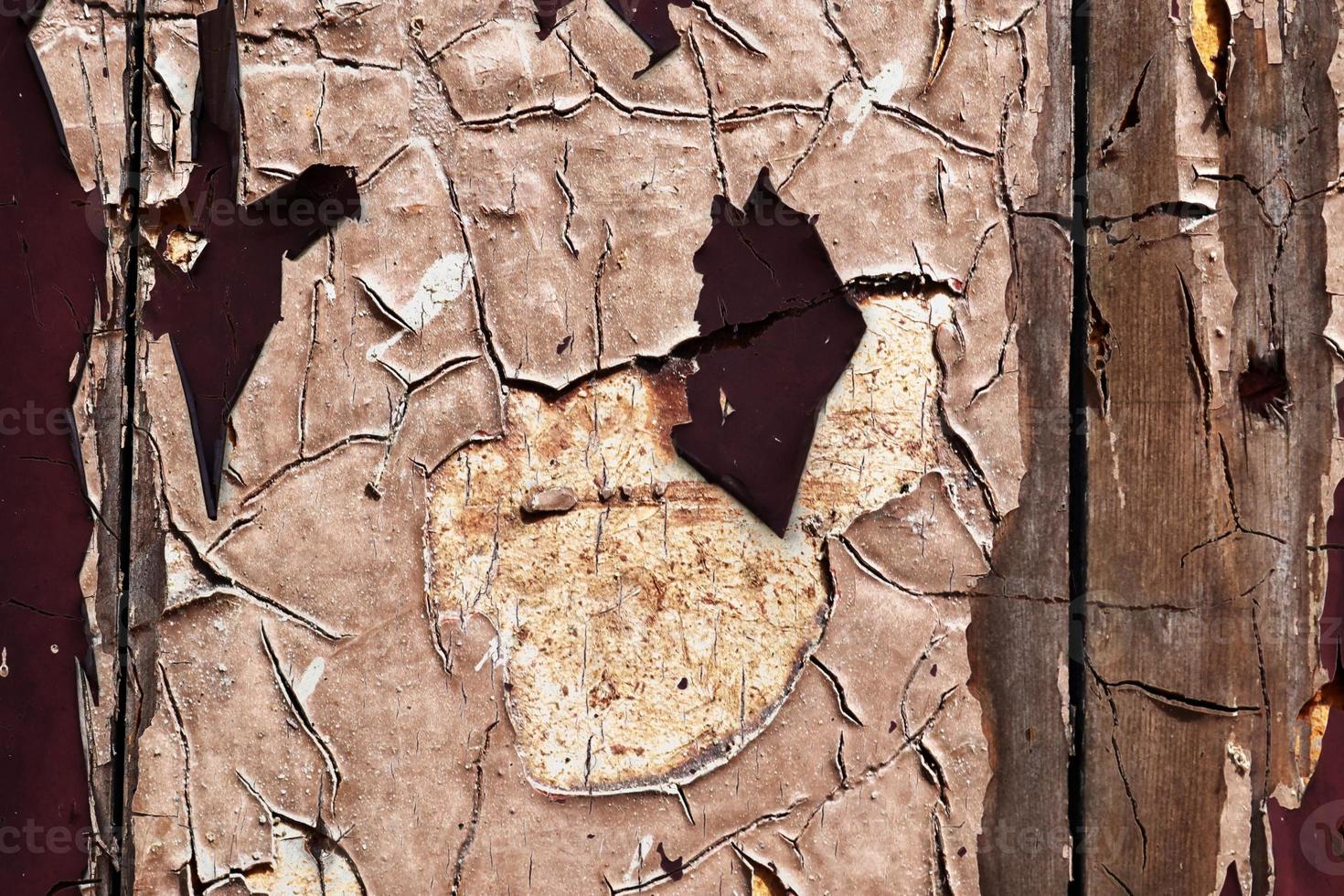 gedetailleerd en kleurrijk dichtbij omhoog Bij gebarsten en pellen verf Aan beton muur texturen in hoog resolutie foto