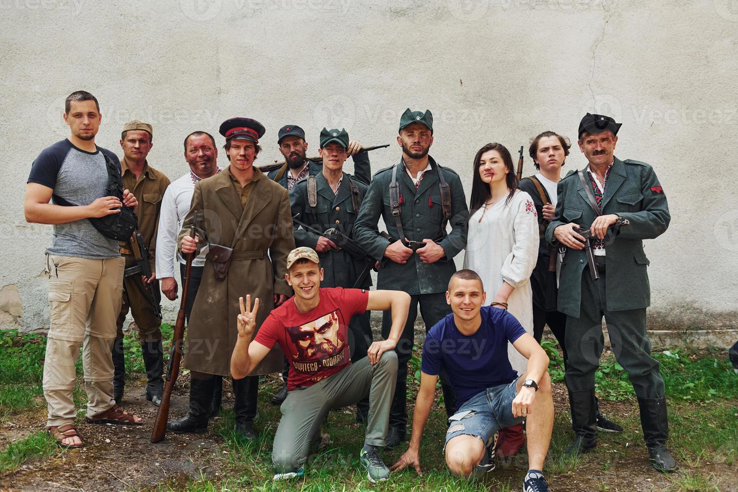 ternopil, Oekraïne - juni 2020 upa oekraïens opstandeling leger film filmen. afbeeldingen van achter de schermen. acteurs poseren voor de camera foto