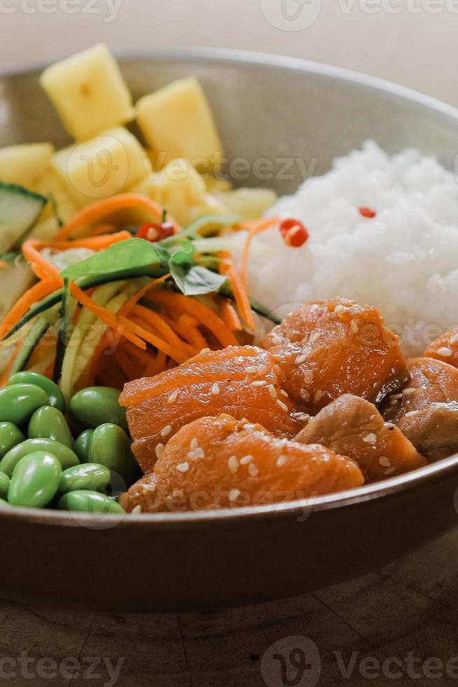 Zalm en vegetarisch Bali kom foto