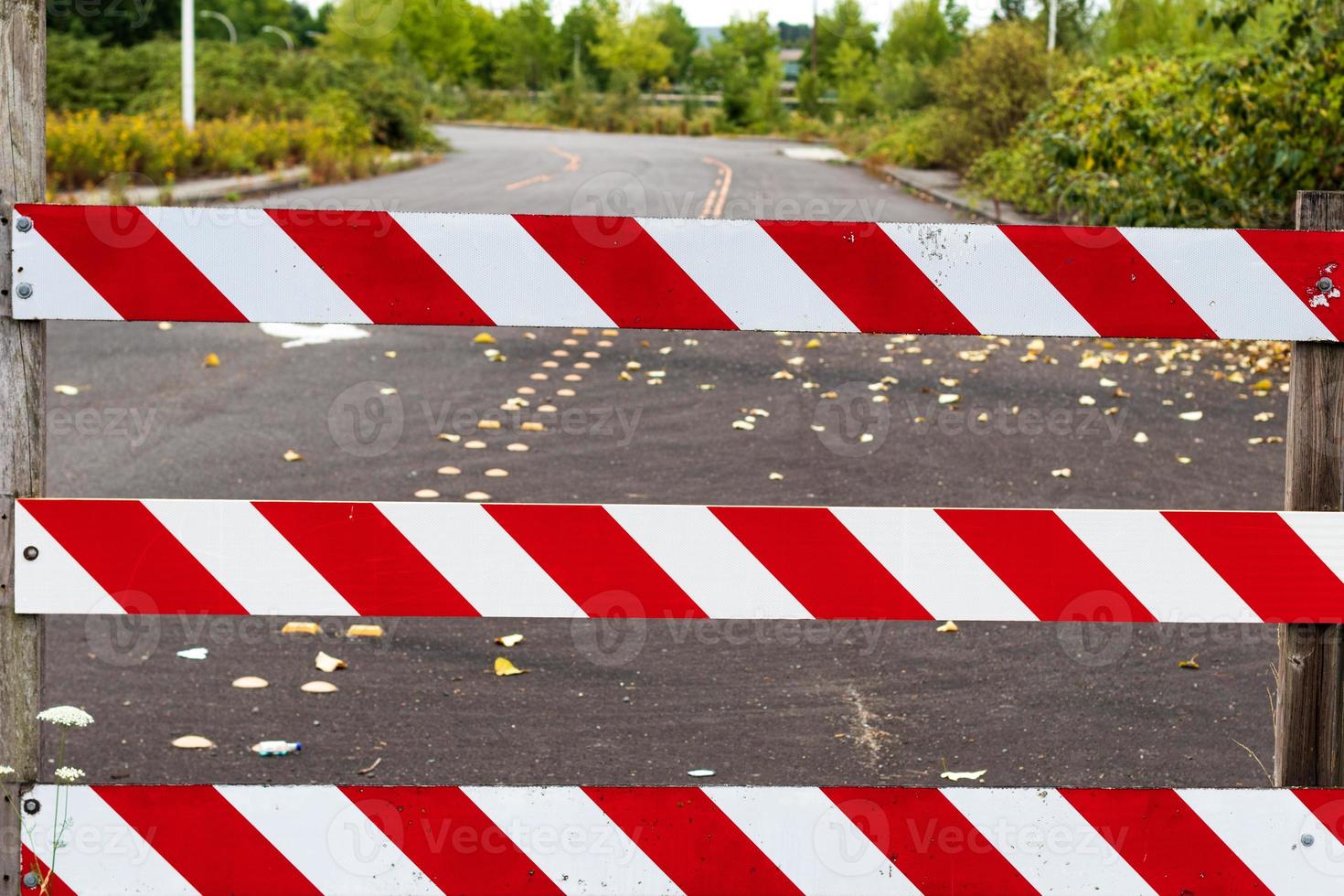 weg blok barricade teken strepen foto