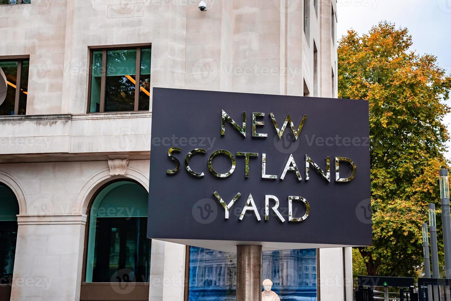 teken buiten de hoofdkwartier van Londen grootstedelijk Politie in nieuw Schotland tuin, Westminster. foto