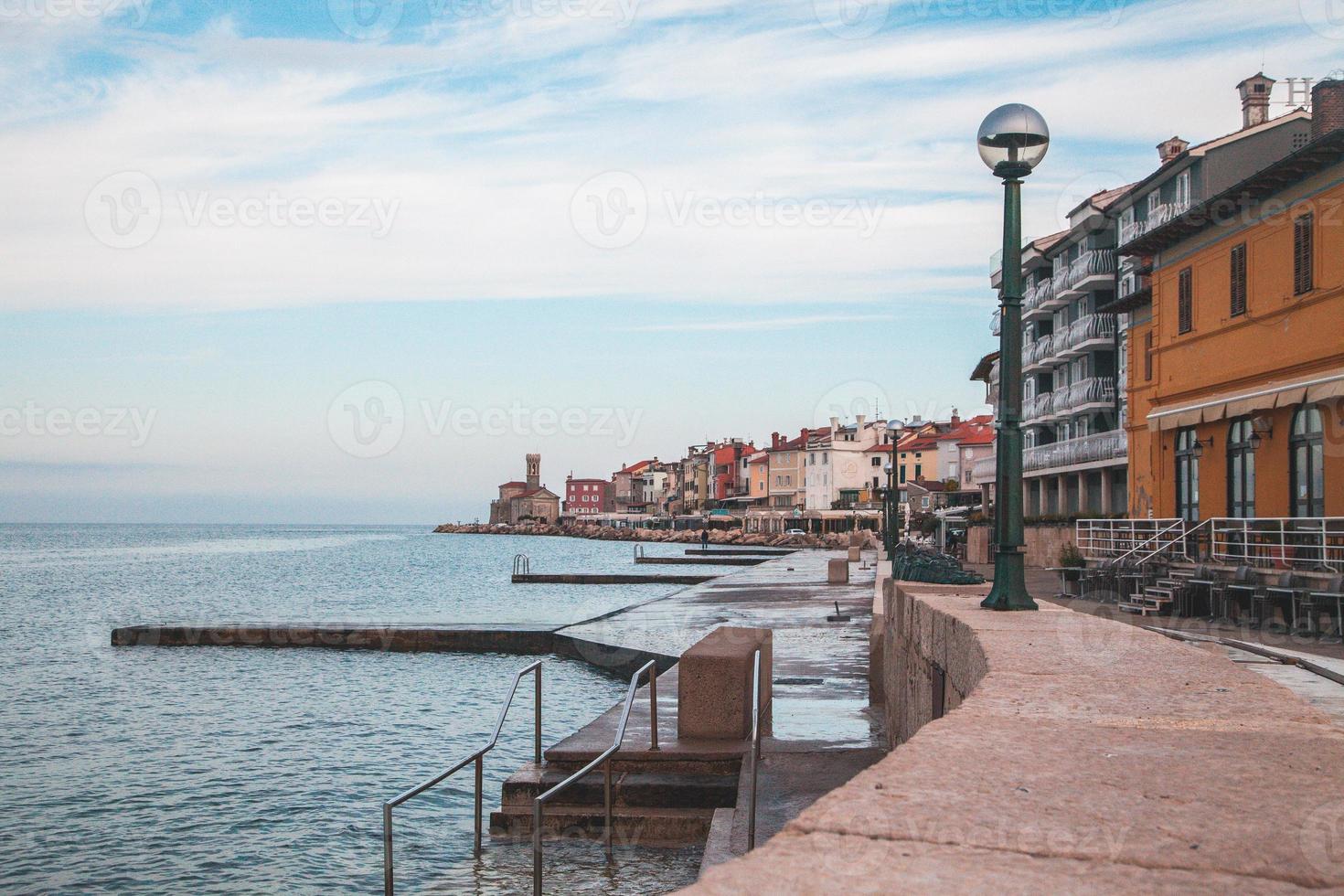 keer bekeken van de stad van piran in Slovenië foto