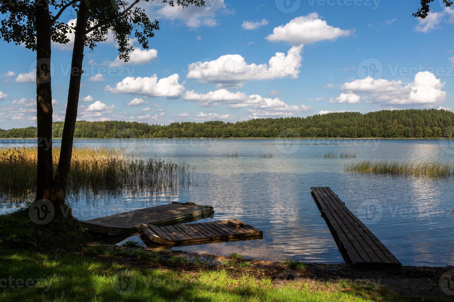 zomer landschappen door de meer in Litouwen foto