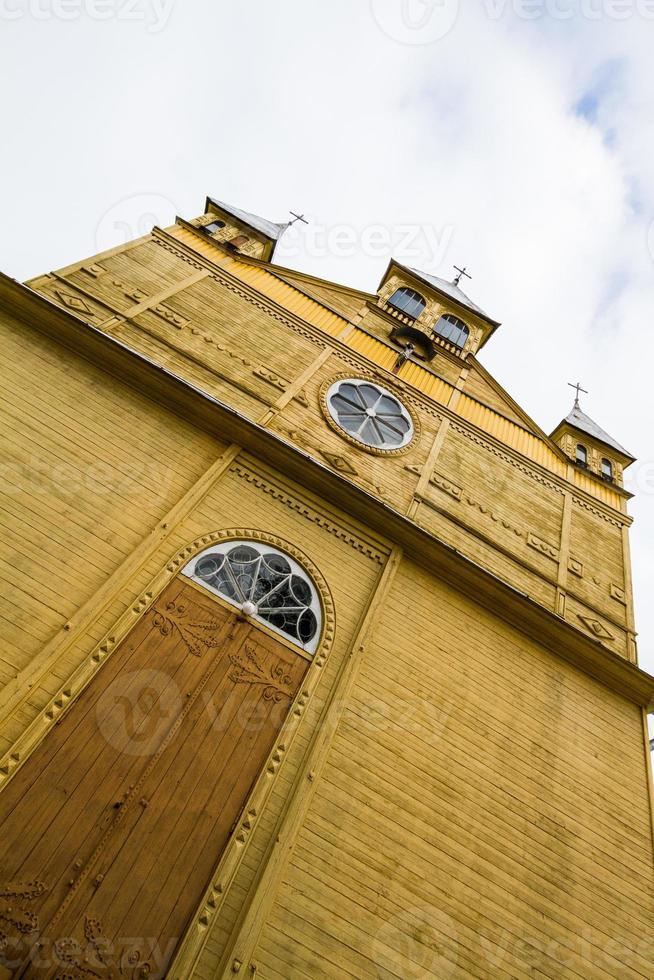 geel houten ortodox kerk foto