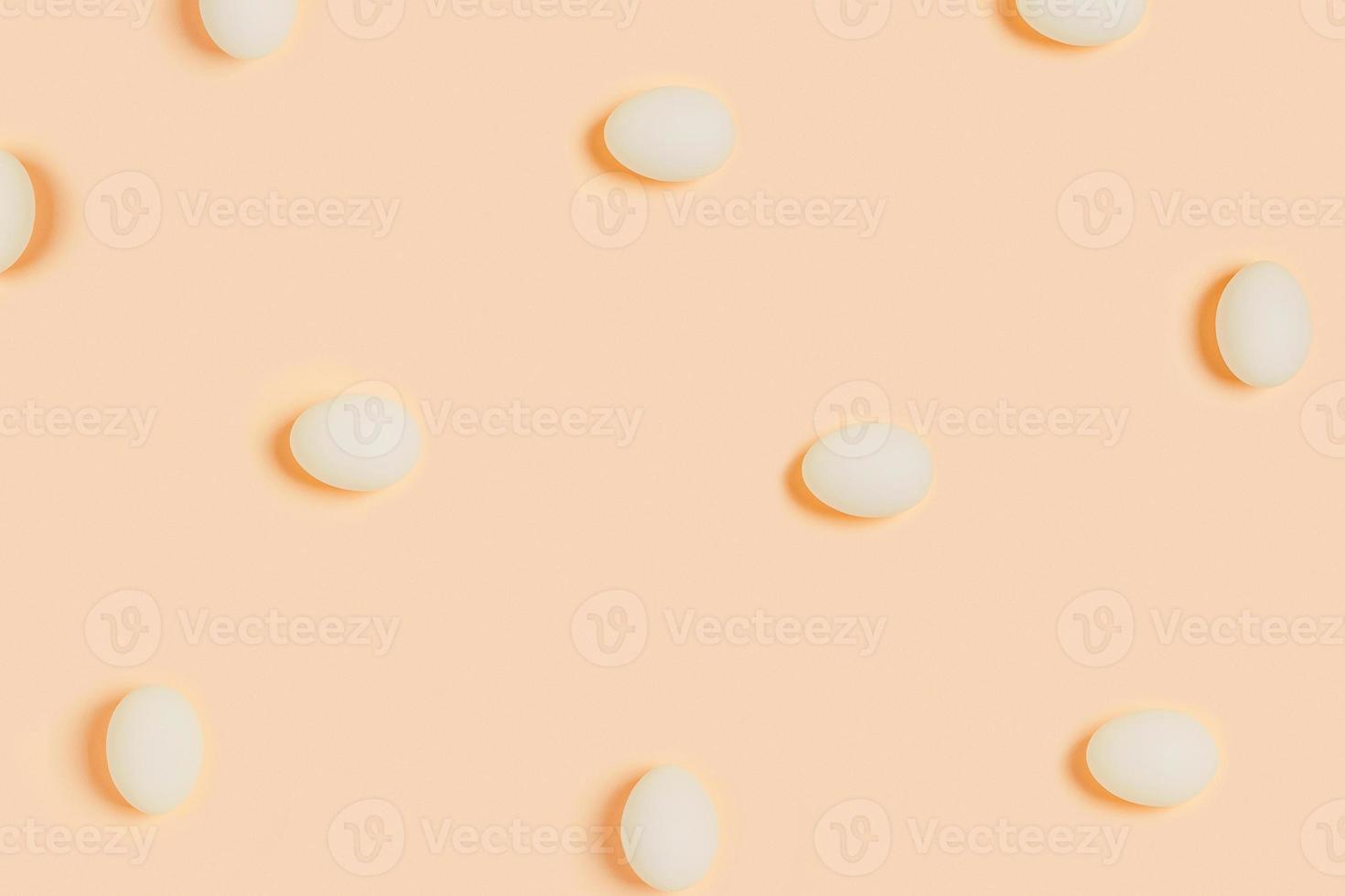 eieren Aan een oranje achtergrond. foto