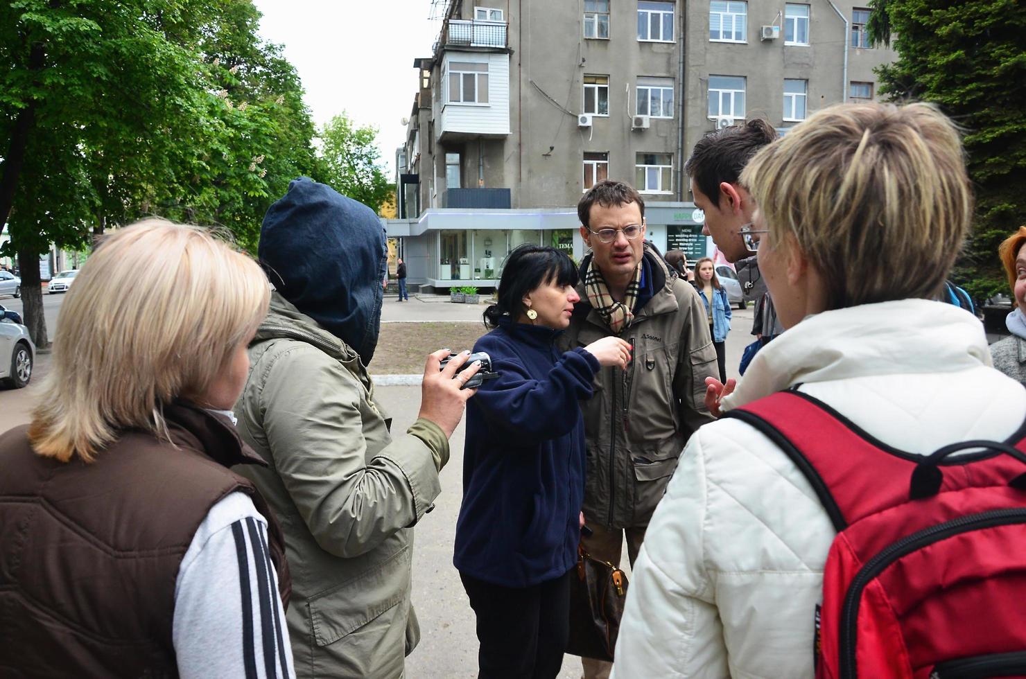 Charkov, Oekraïne - mei 17, 2017 discussies tussen de organisatie van nazi's en patriotten tegen activisten van de eerste lgbt actie in Charkov foto