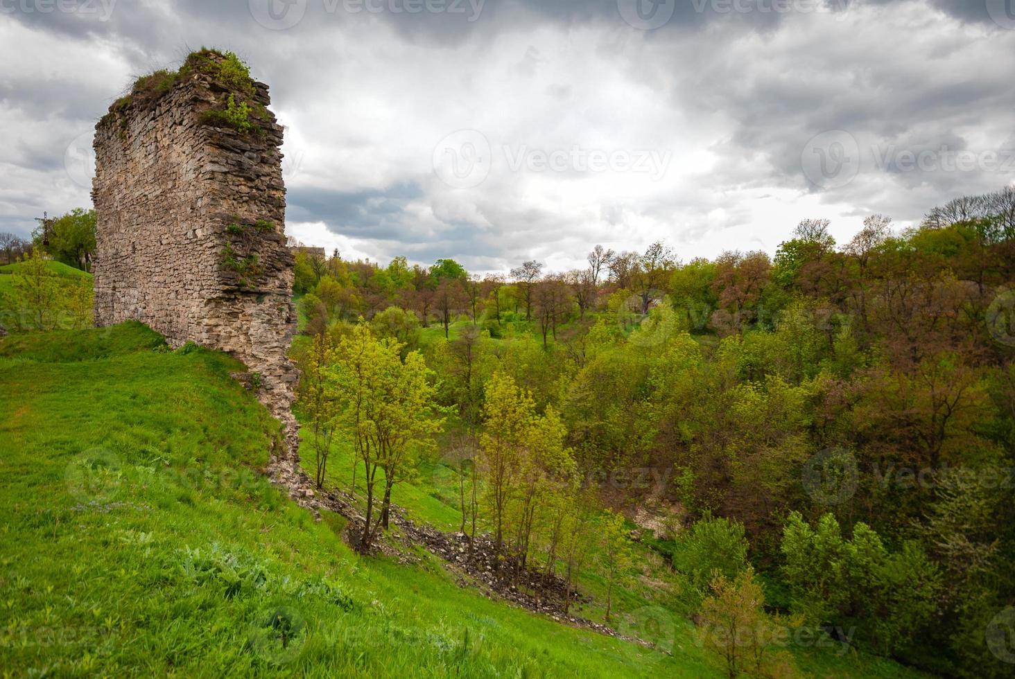 muur van de skala-podilsky kasteel is afbrokkelend, ternopil regio. Oekraïne foto