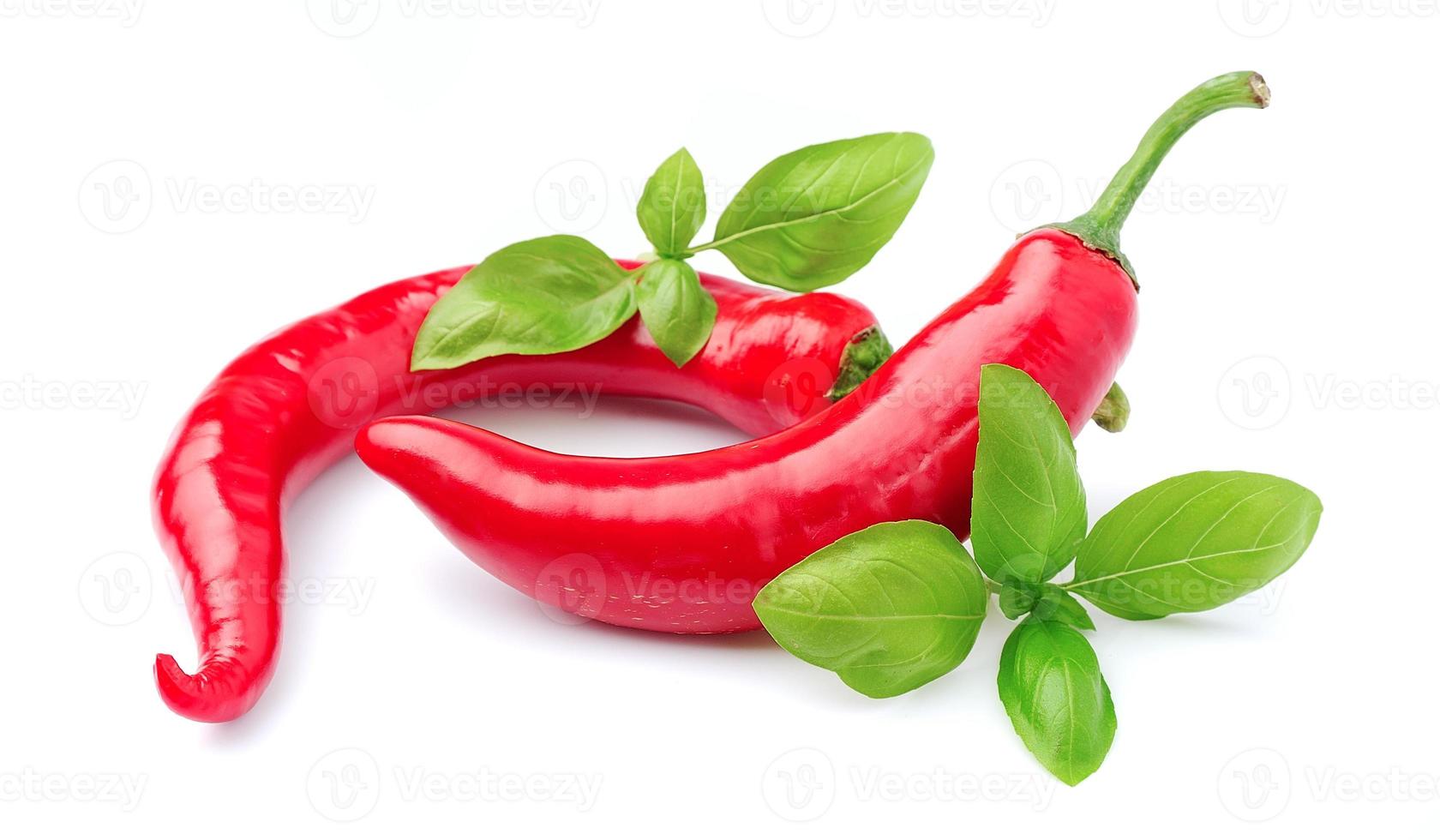 Chili peper met basilicum foto