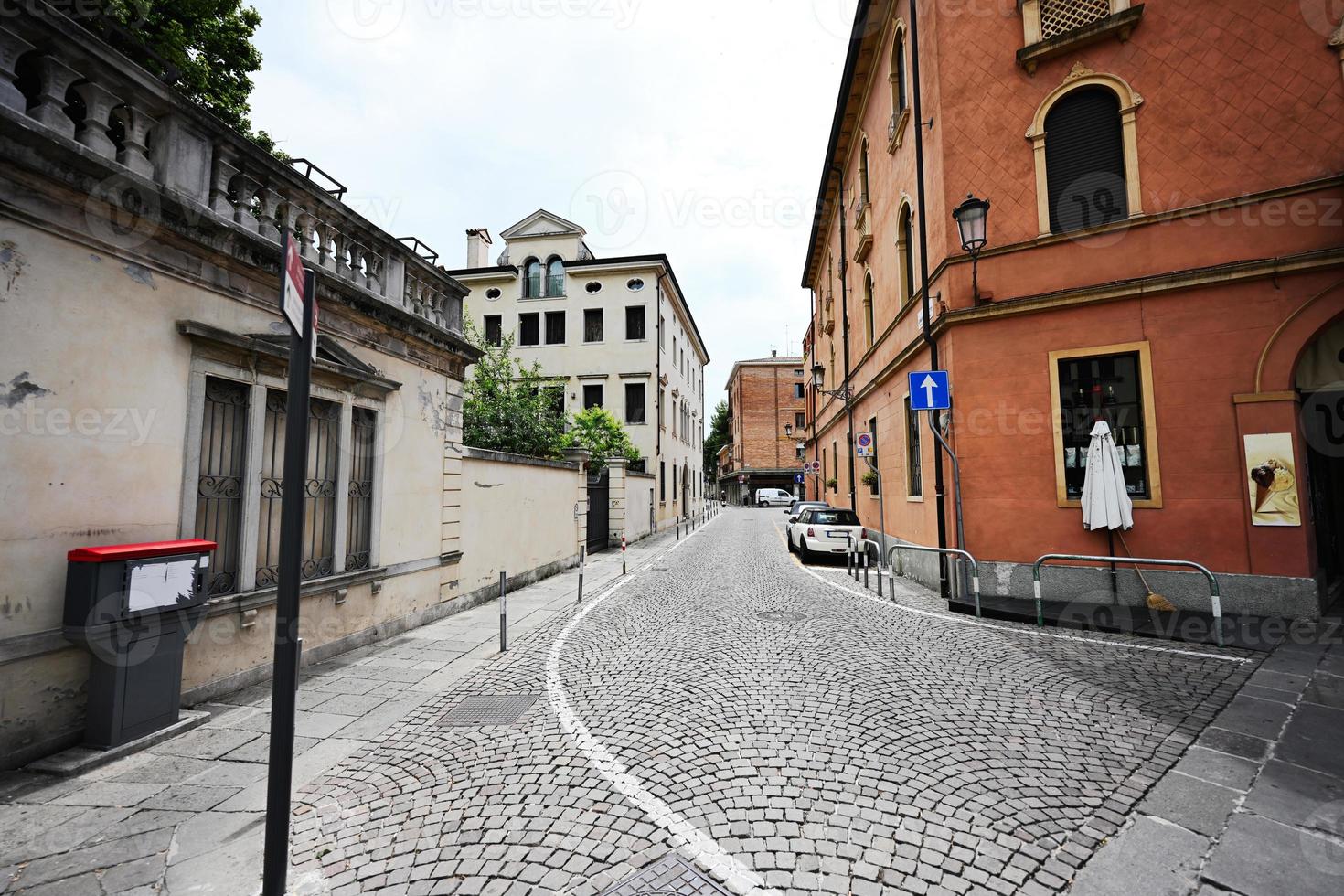 straat in padua of Padova dorp, veneto, Italië. foto