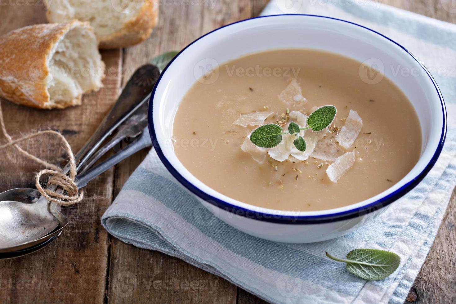 geroosterd knoflook en Boon soep foto