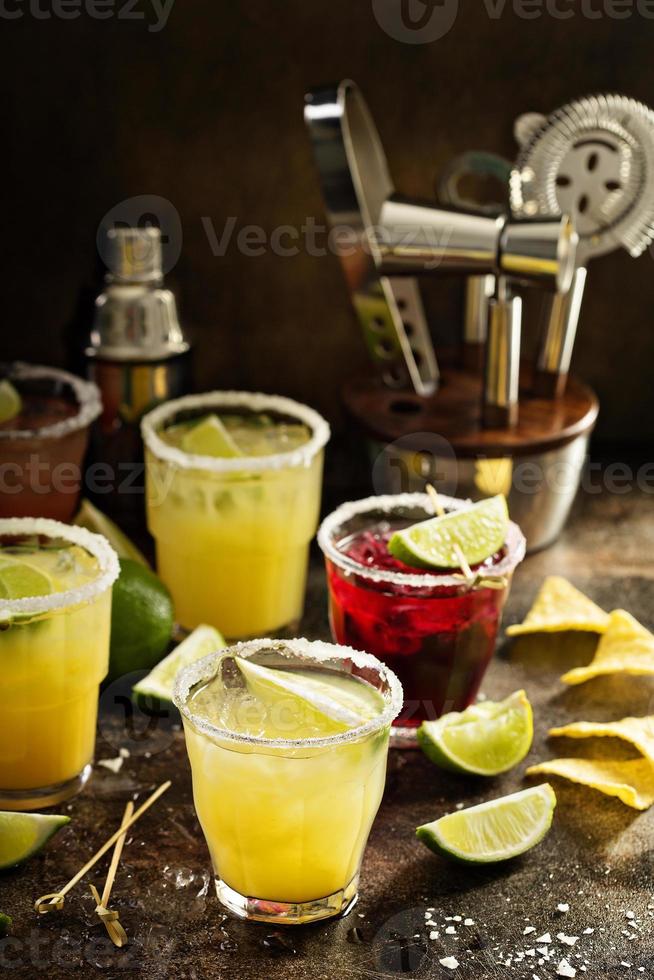 verscheidenheid van margarita cocktails foto