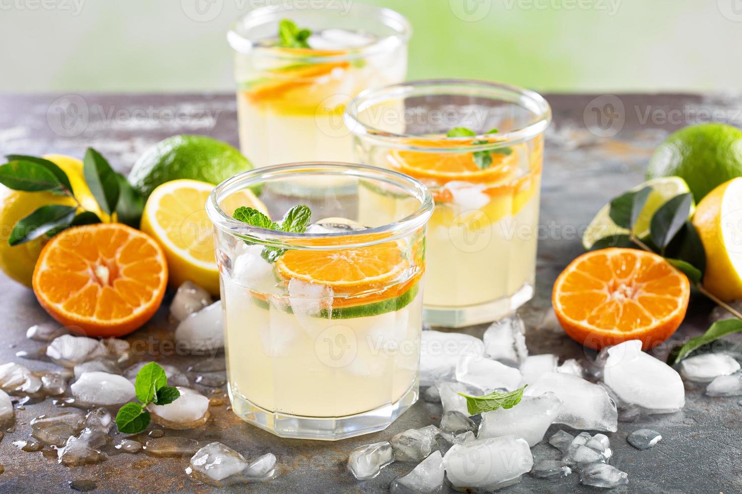 citrus fruit limonade in bril foto